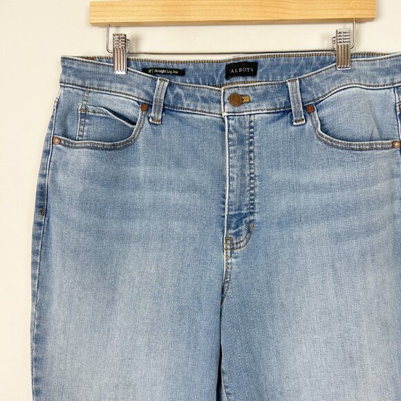 Talbots Straight Leg Jeans Light Wash Classic Size 14 Petite Women's - Picture 2 of 4